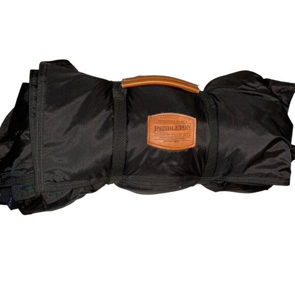 Pendleton black nylon backed Blue Black Watch plaid wool stadium beach blanket - Picture 2 of 5